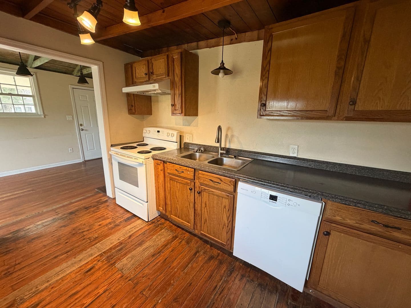 Lake Charles House: 340 Kirkman St