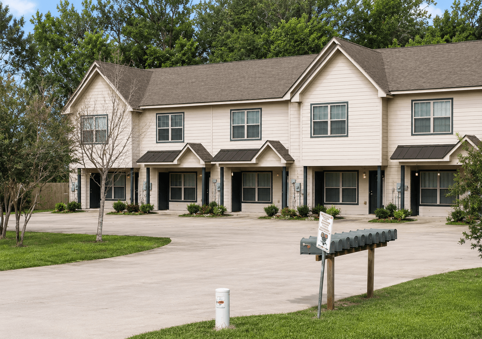Lafayette House: 208 Caudill Drive