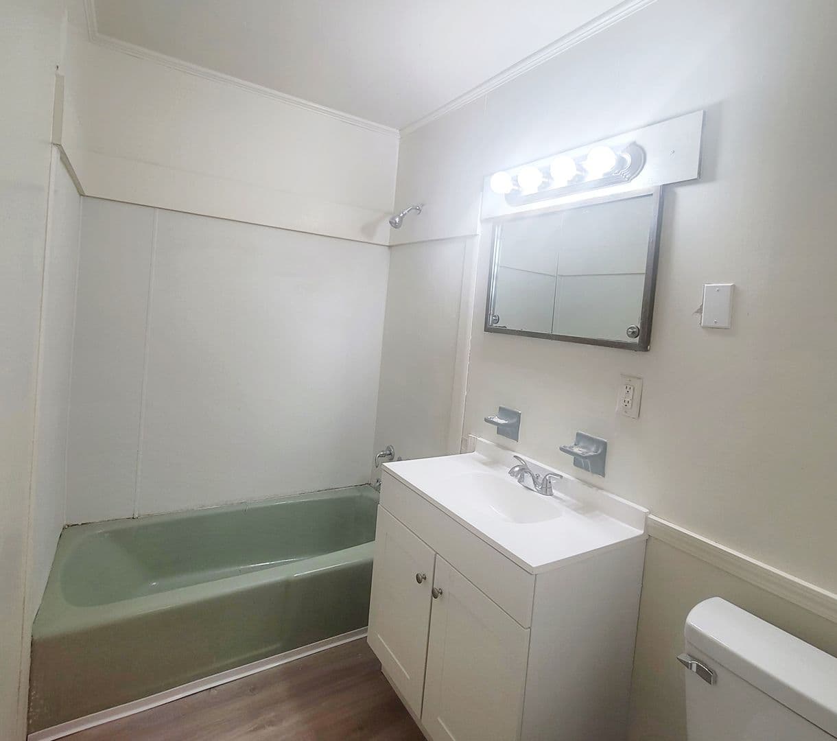 Jennings Apartment: 913 Granger Street