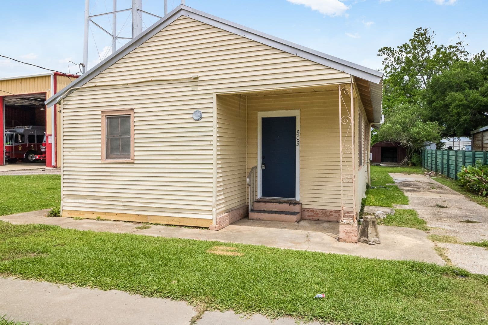 Broussard House: 505 E Main Street