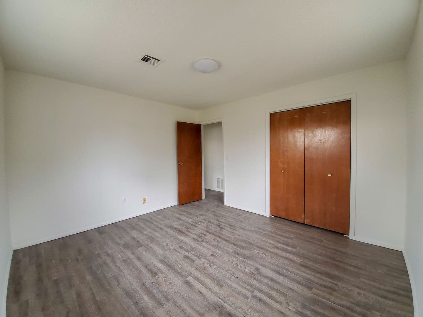 Shawnee Apartment: 1115 East Parker Street