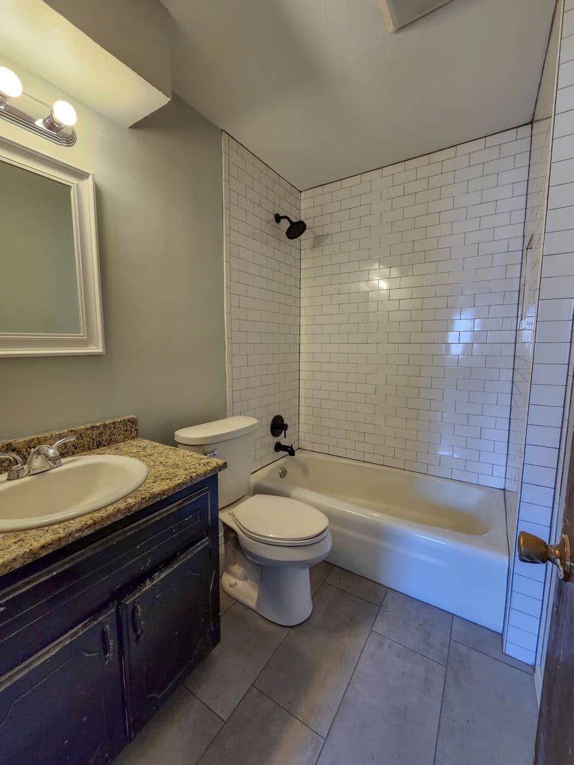 Shawnee House: 3901 N Kickapoo Unit 40
