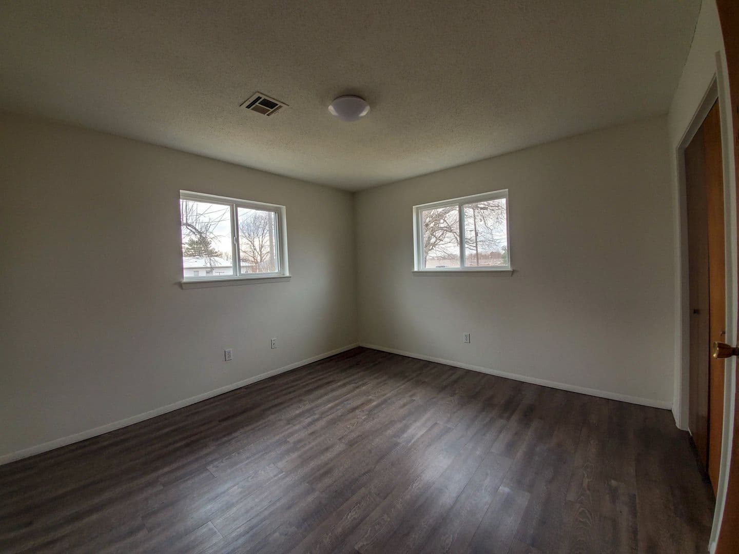 Shawnee Apartment: 1115 East Parker Street