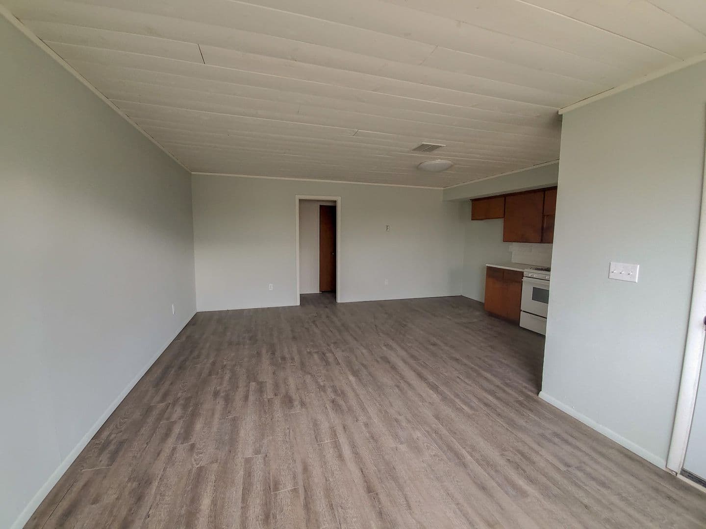 Shawnee Apartment: 1115 East Parker Street