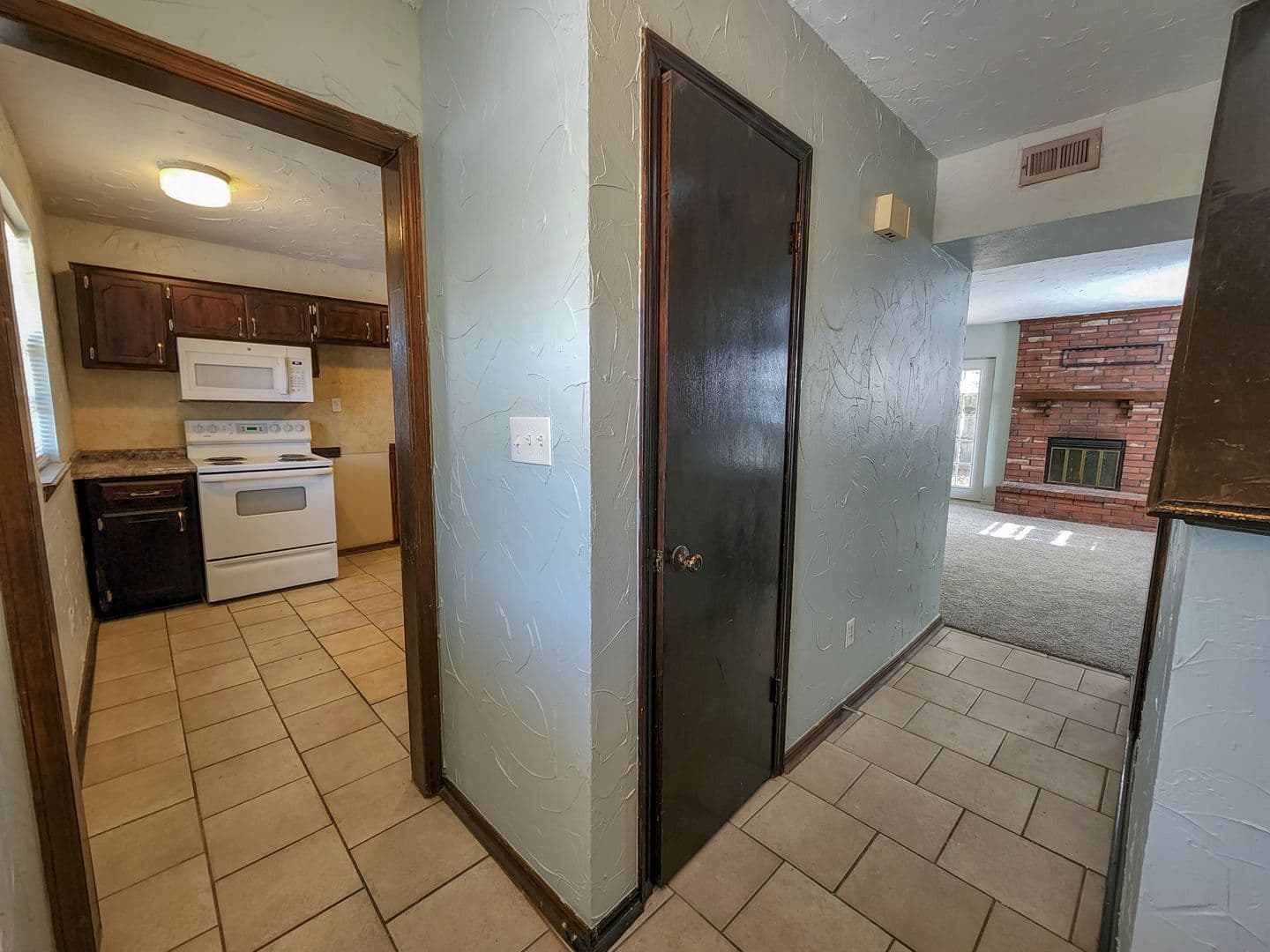 Shawnee House: 3901 N Kickapoo Unit 40