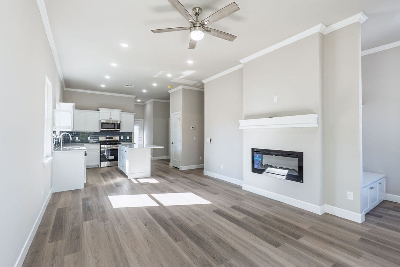 Tecumseh House: 814 W Locust St