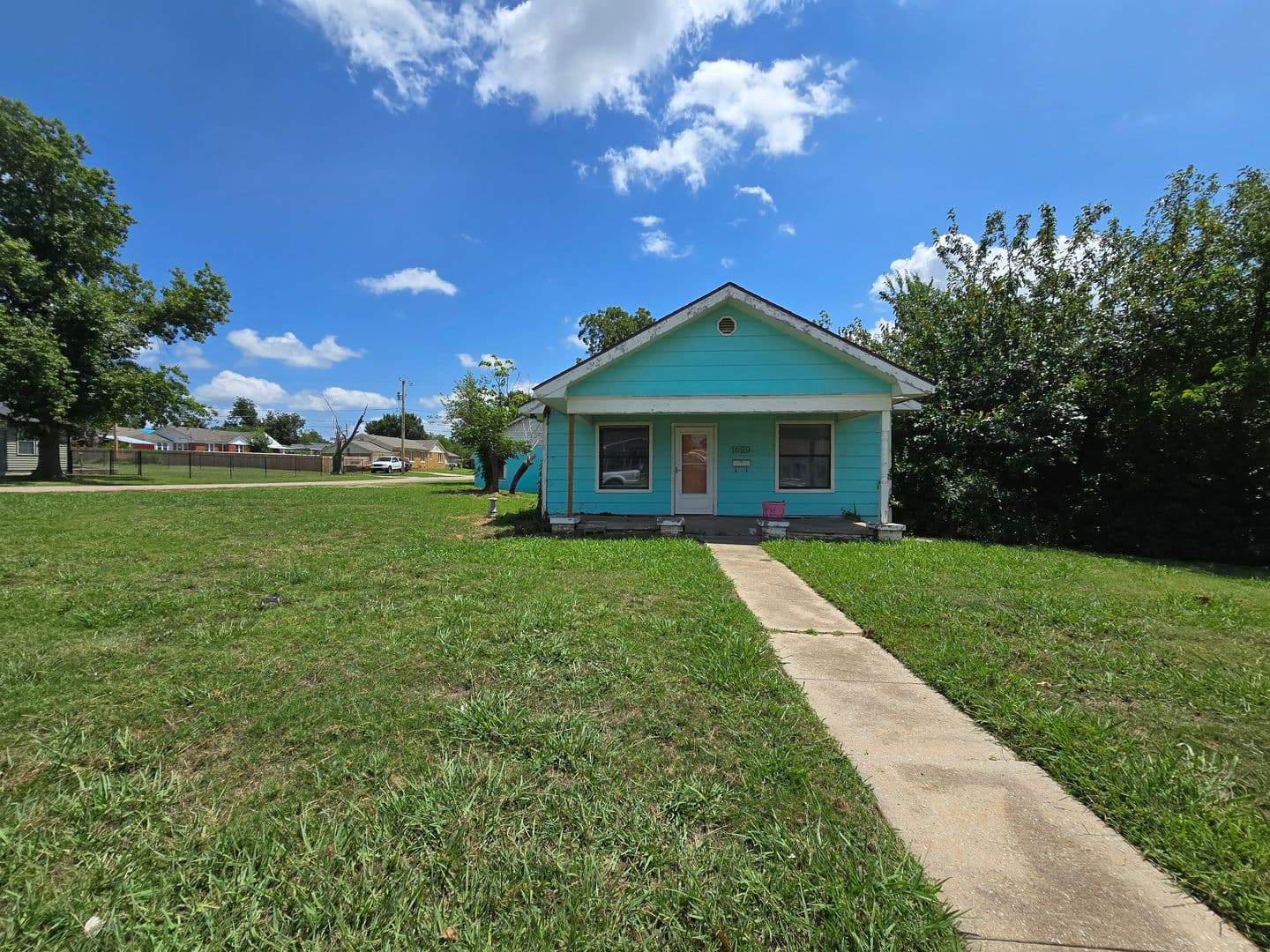 Shawnee House: 1629 N Louisa Ave