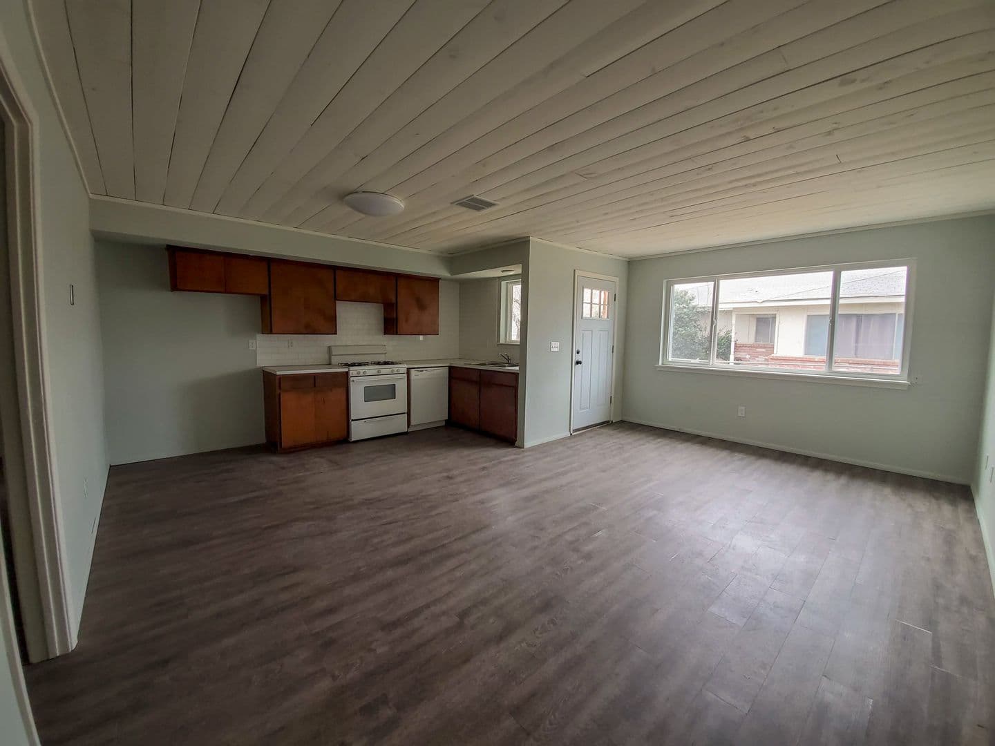 Shawnee Apartment: 1115 East Parker Street