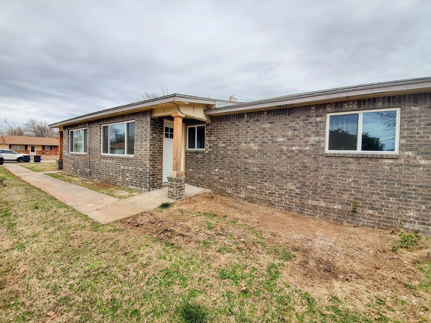 Shawnee Apartment: 1115 East Parker Street