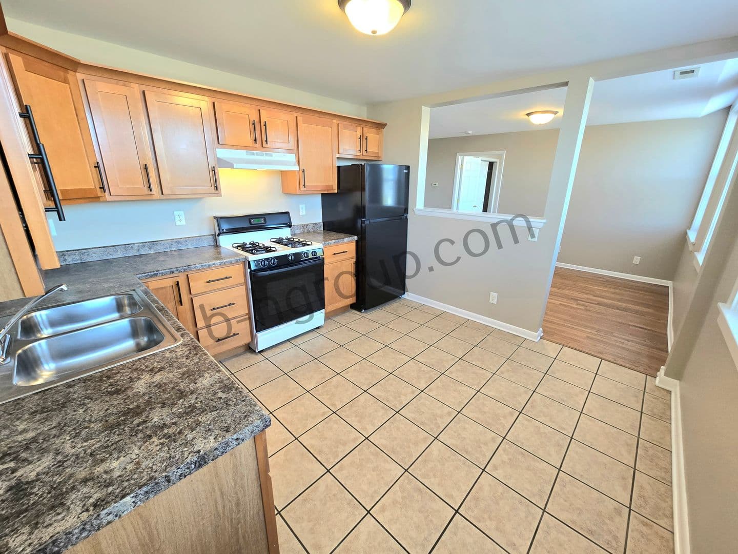 Kenosha Apartment: 1351 52nd St