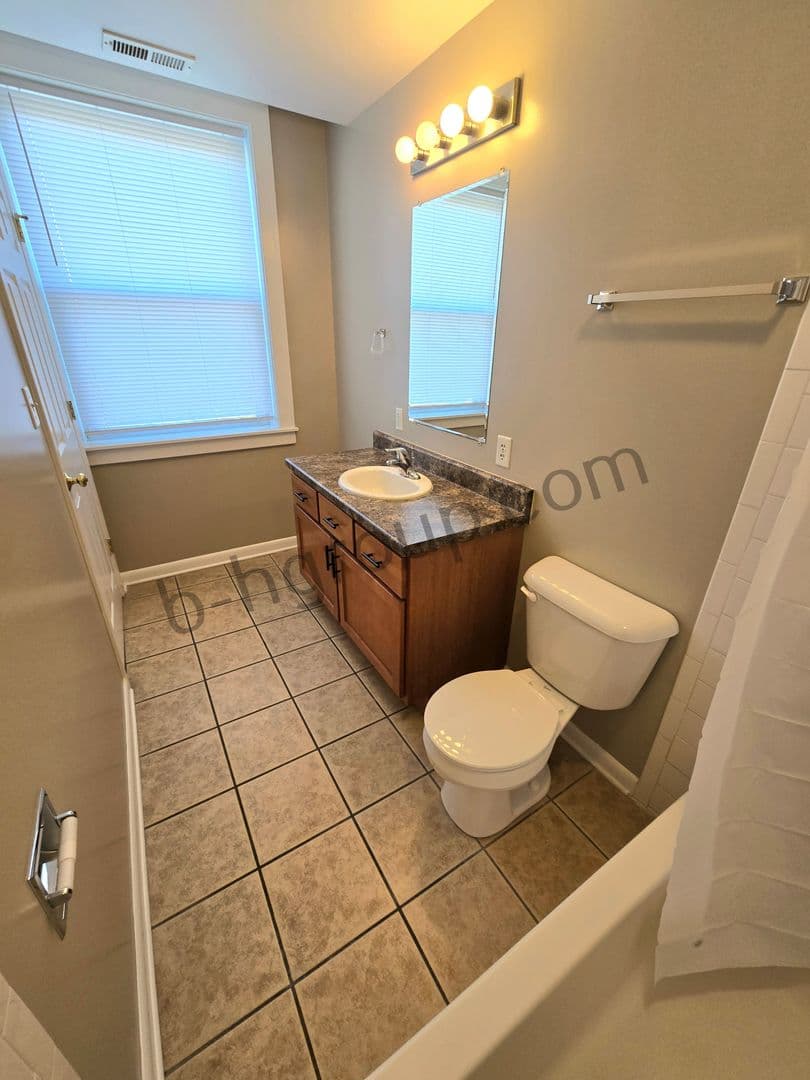 Kenosha Apartment: 1351 52nd St