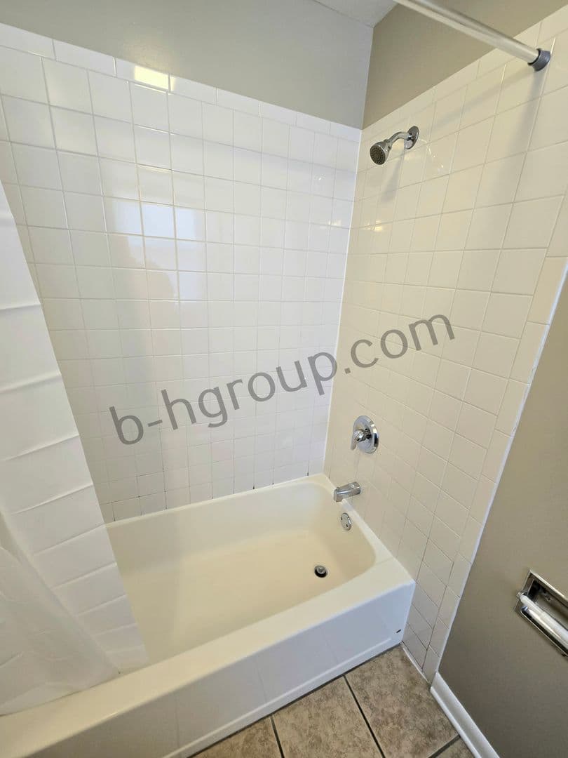 Kenosha Apartment: 1351 52nd St