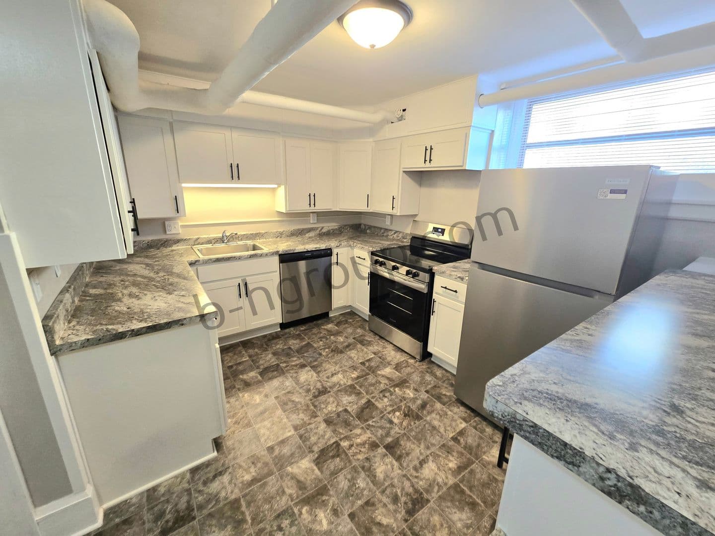 Kenosha Apartment: 811 60th St