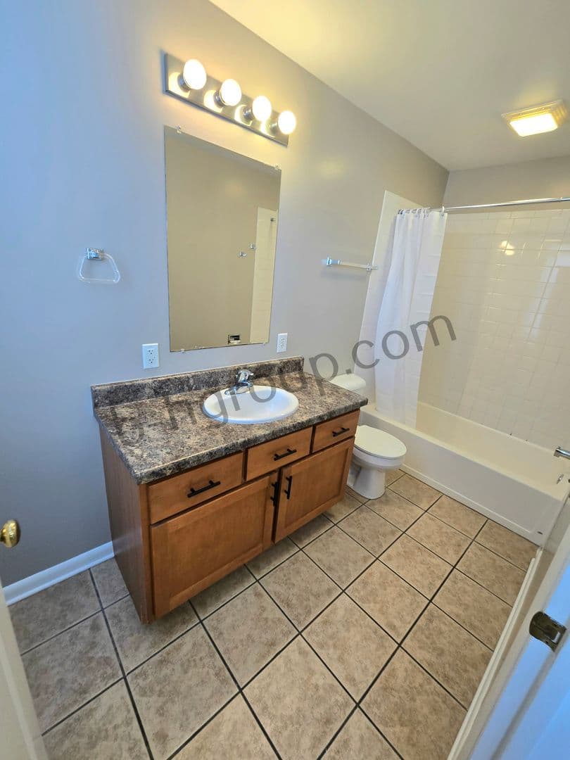 Kenosha Apartment: 1351 52nd St