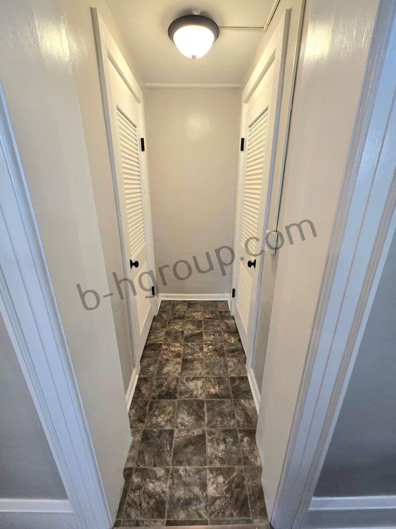 Kenosha Apartment: 811 60th St