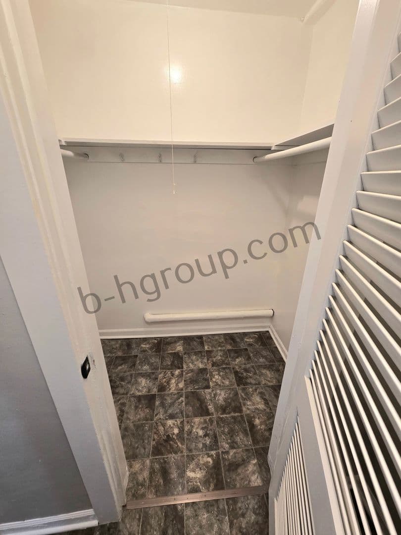 Kenosha Apartment: 811 60th St