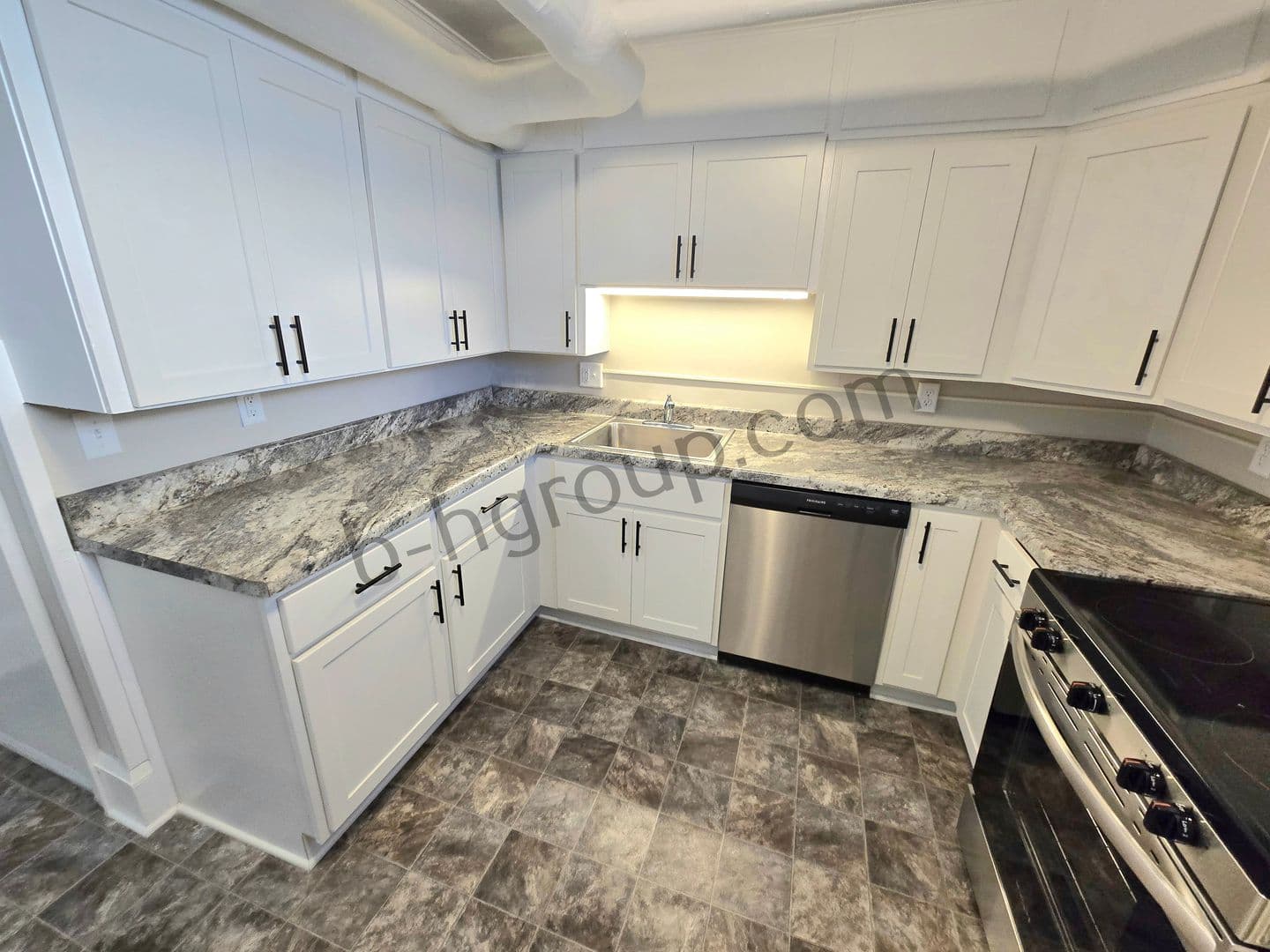 Kenosha Apartment: 811 60th St
