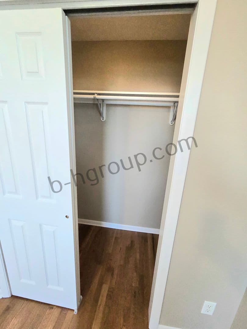 Kenosha Apartment: 1351 52nd St