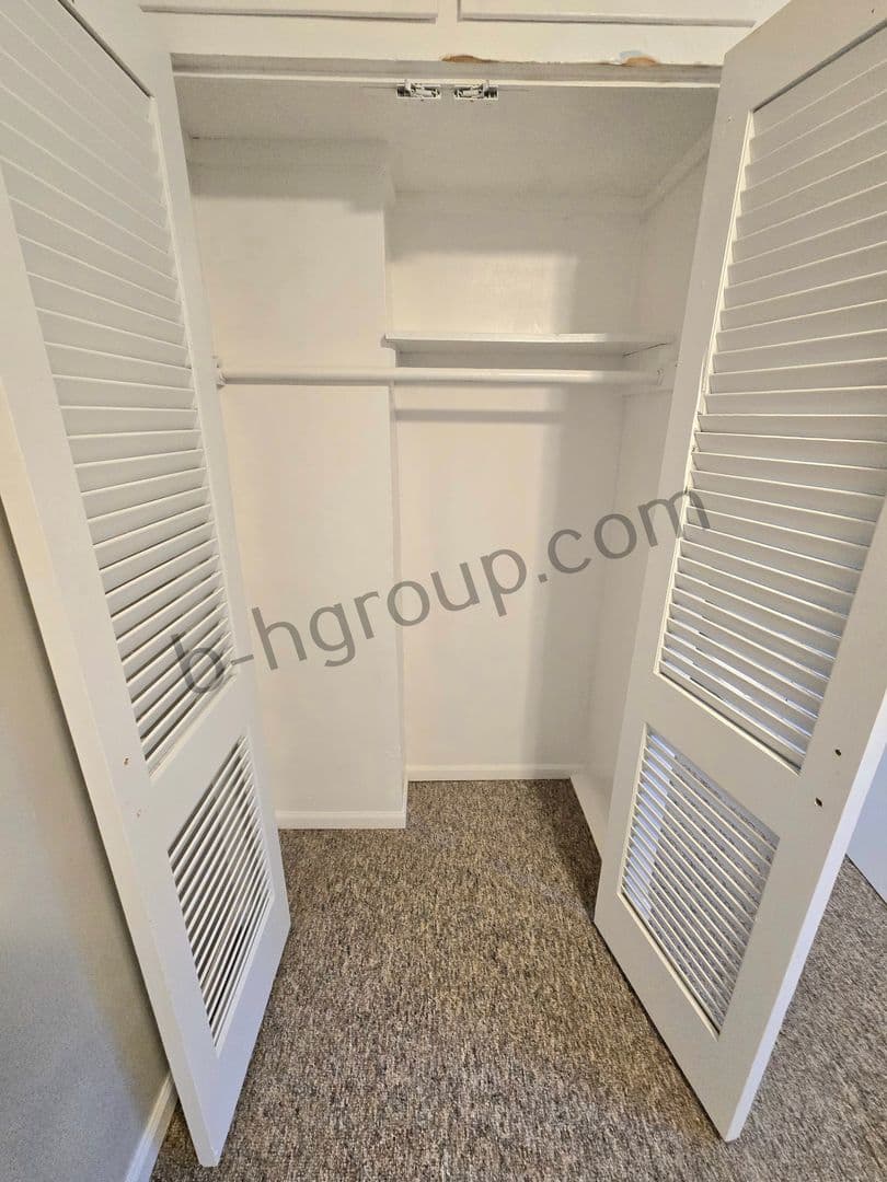 Kenosha Apartment: 811 60th St