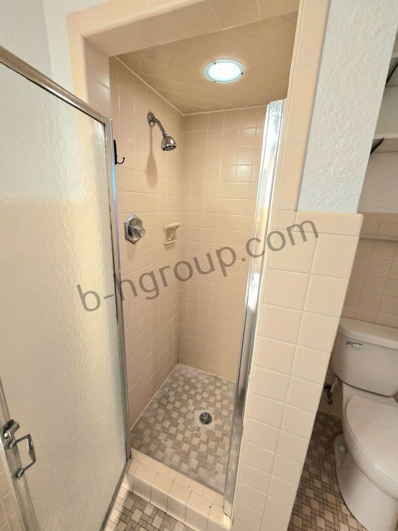 Kenosha Apartment: 811 60th St