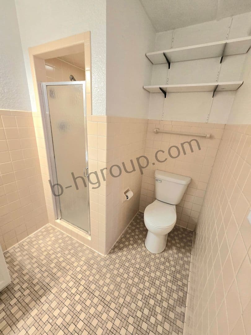 Kenosha Apartment: 811 60th St