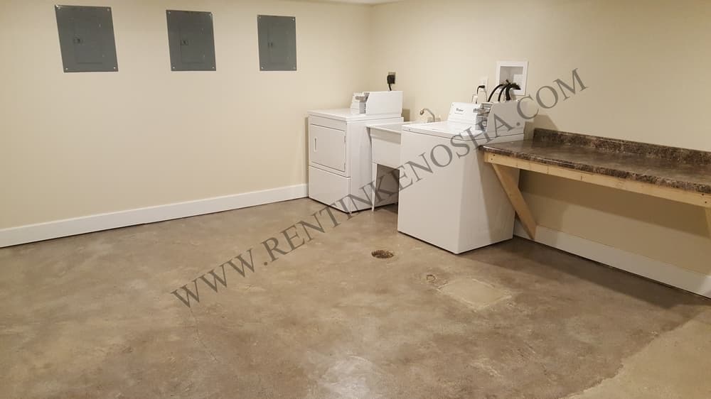 Kenosha Apartment: 1351 52nd St