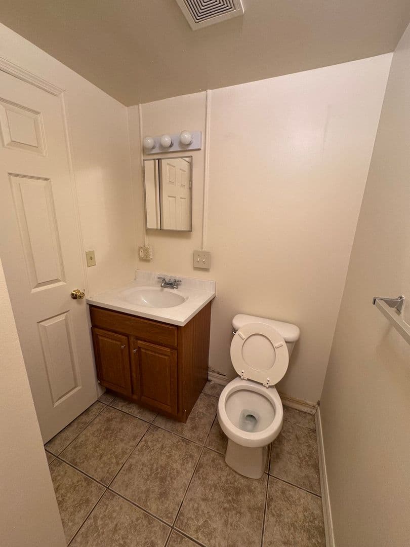 Slippery Rock Apartment: 215 Cornish Dr