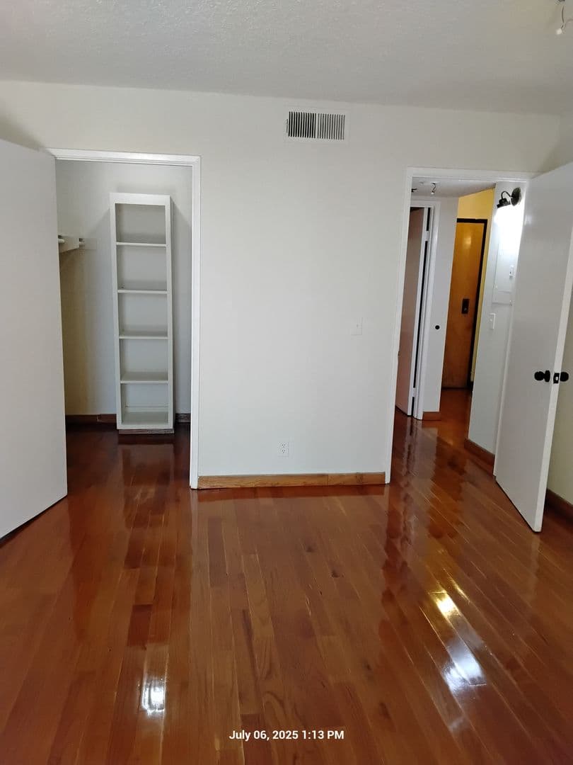 Los Angeles Apartment: 10811 Ashton Ave.