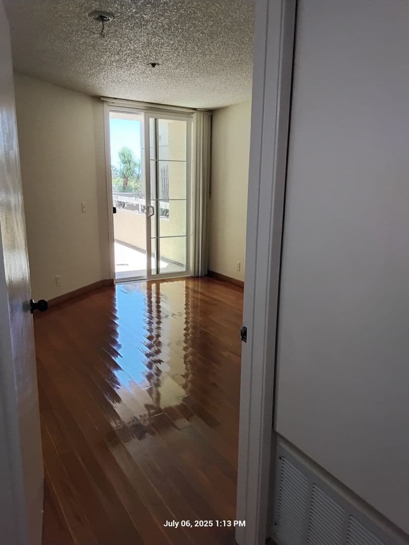 Los Angeles Apartment: 10811 Ashton Ave.