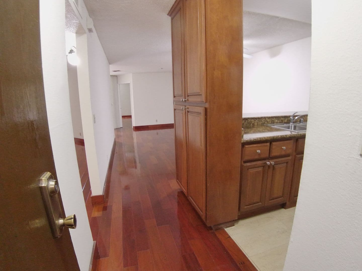 Los Angeles Apartment: 424 Veteran Avenue