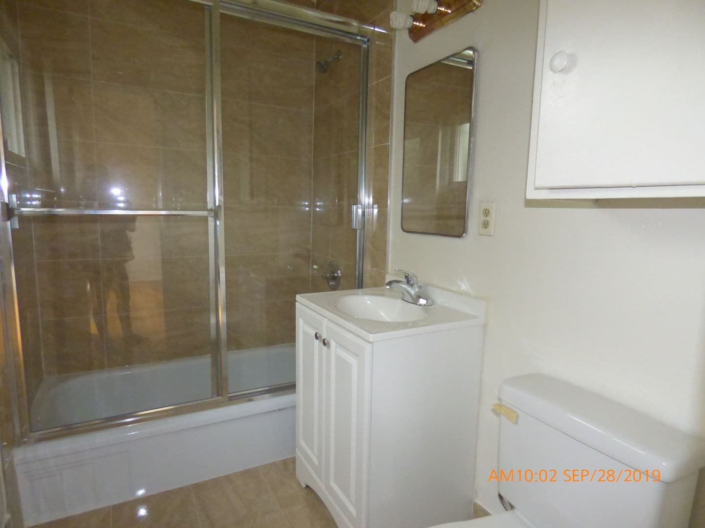 Los Angeles Apartment: 237-245 1/2 Church Lane