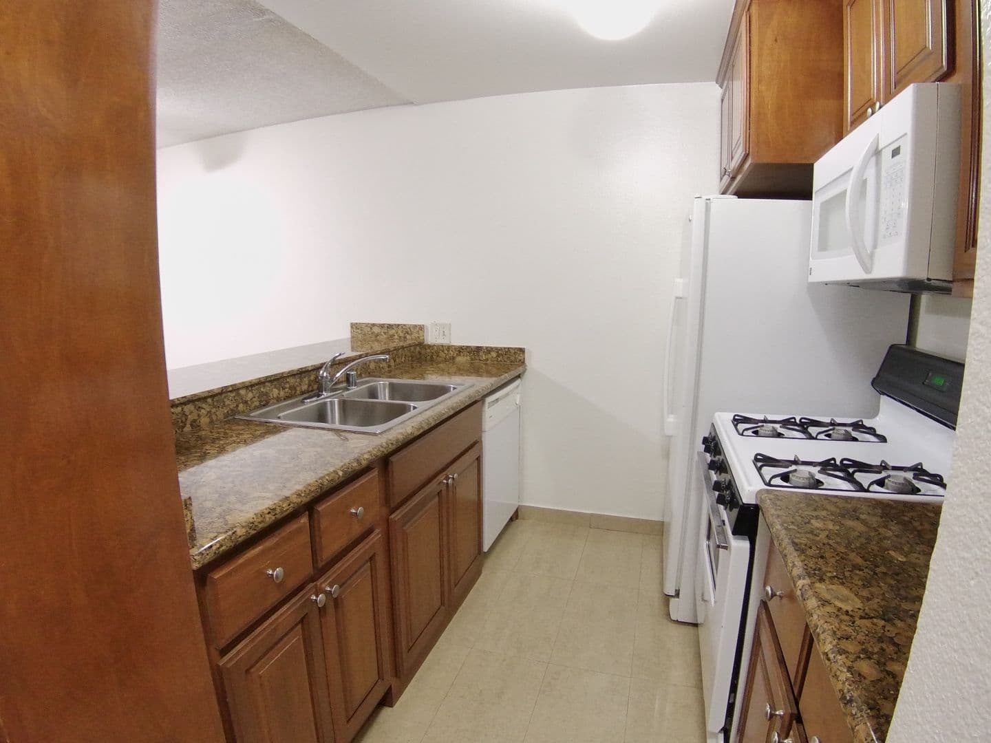 Los Angeles Apartment: 424 Veteran Avenue