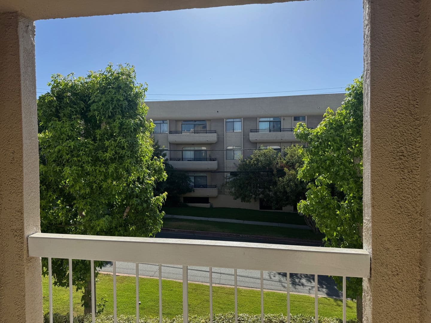 Sherman Oaks Apartment: 4300 Beverly Glen Blvd.