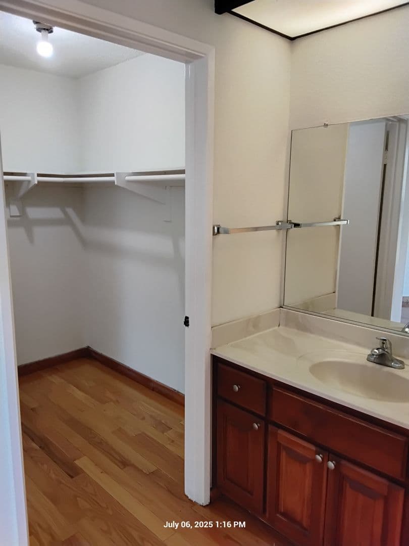 Los Angeles Apartment: 10811 Ashton Ave.