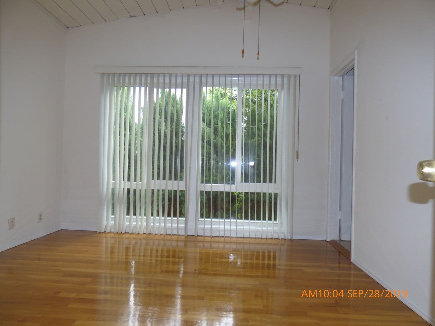 Los Angeles Apartment: 237-245 1/2 Church Lane