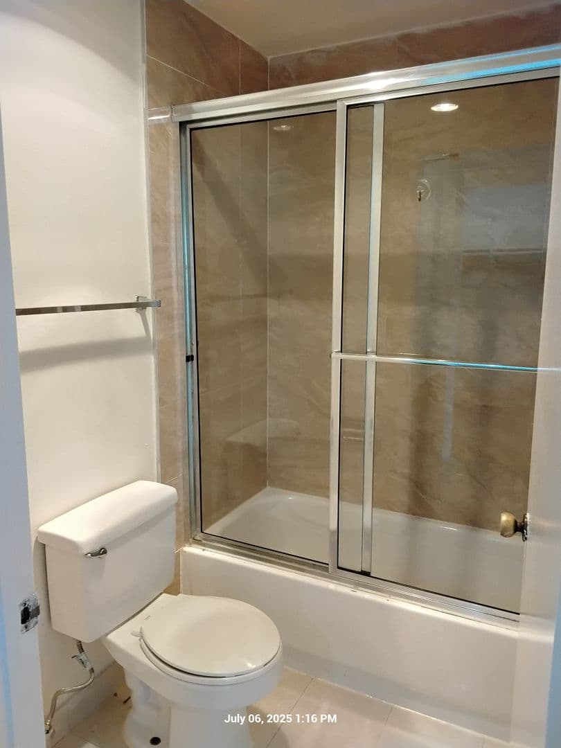 Los Angeles Apartment: 10811 Ashton Ave.