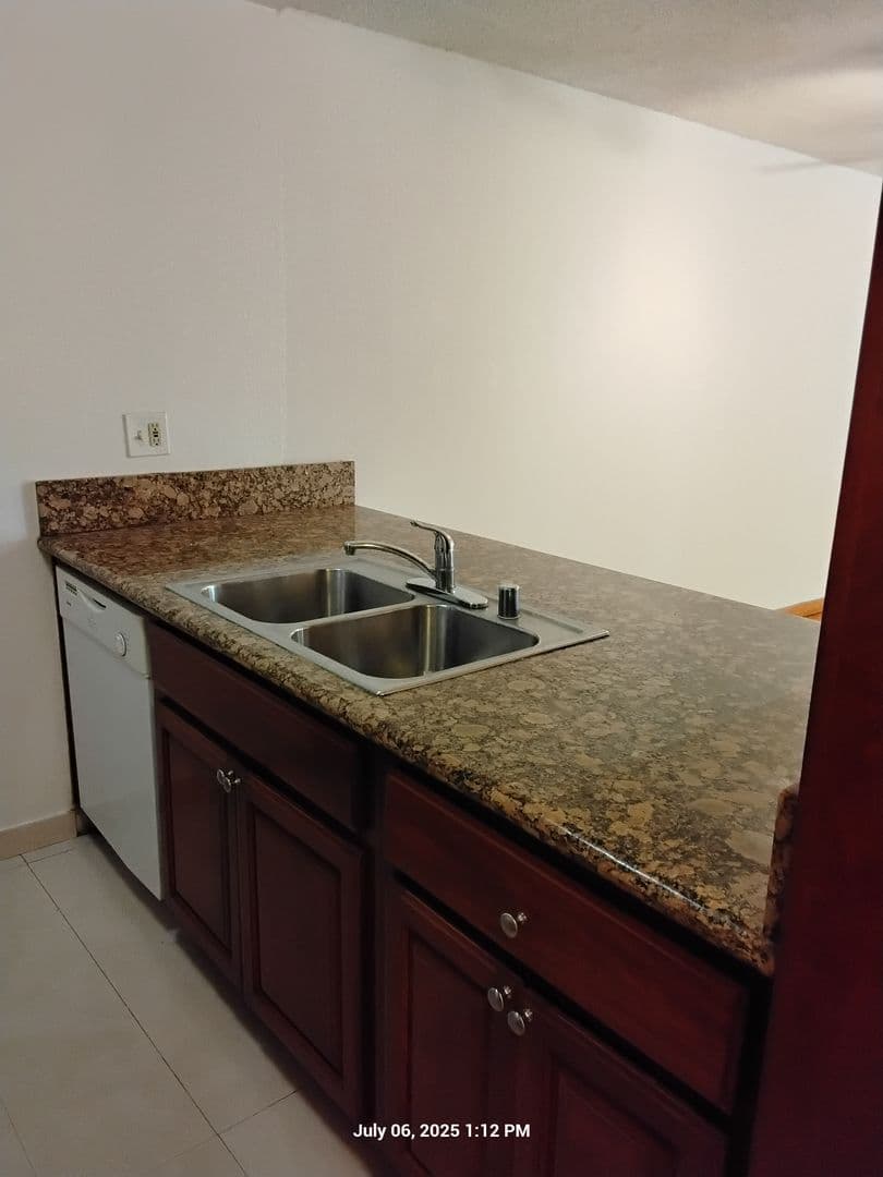 Los Angeles Apartment: 10811 Ashton Ave.