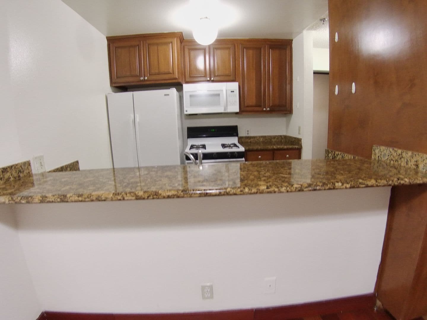 Los Angeles Apartment: 424 Veteran Avenue