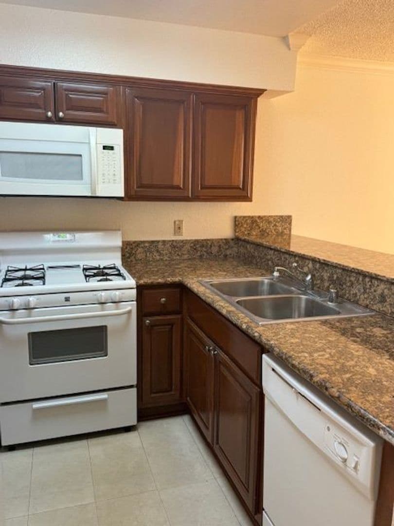 Sherman Oaks Apartment: 4300 Beverly Glen Blvd.