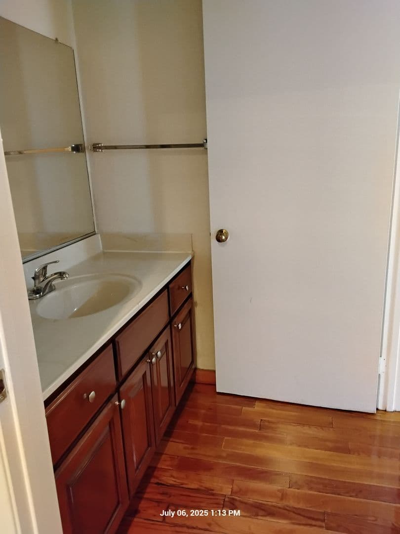 Los Angeles Apartment: 10811 Ashton Ave.