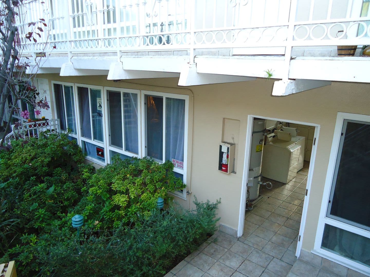 Los Angeles Apartment: 237-245 1/2 Church Lane