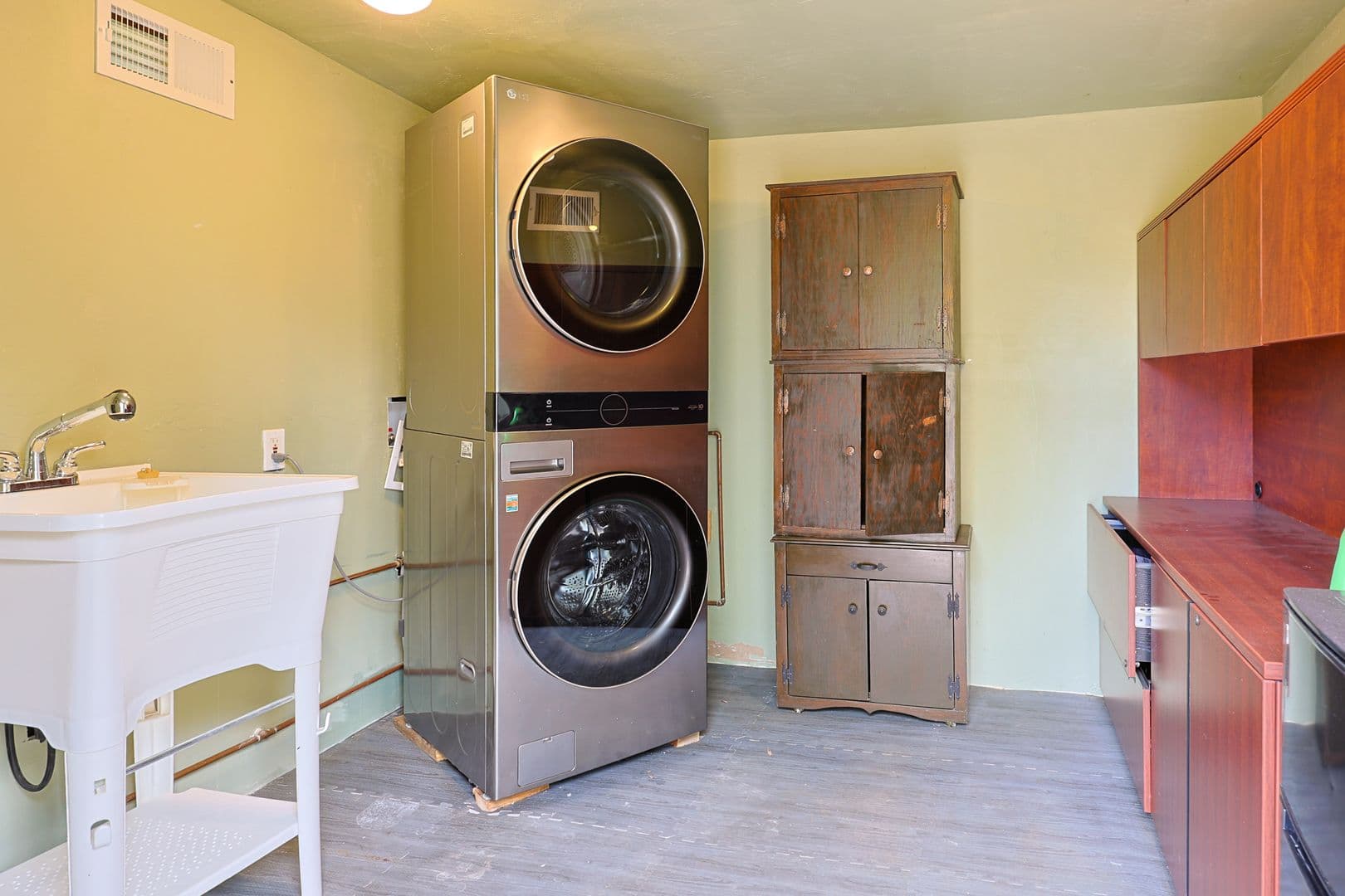 El Cajon Apartment: 10610 Quail Canyon Rd
