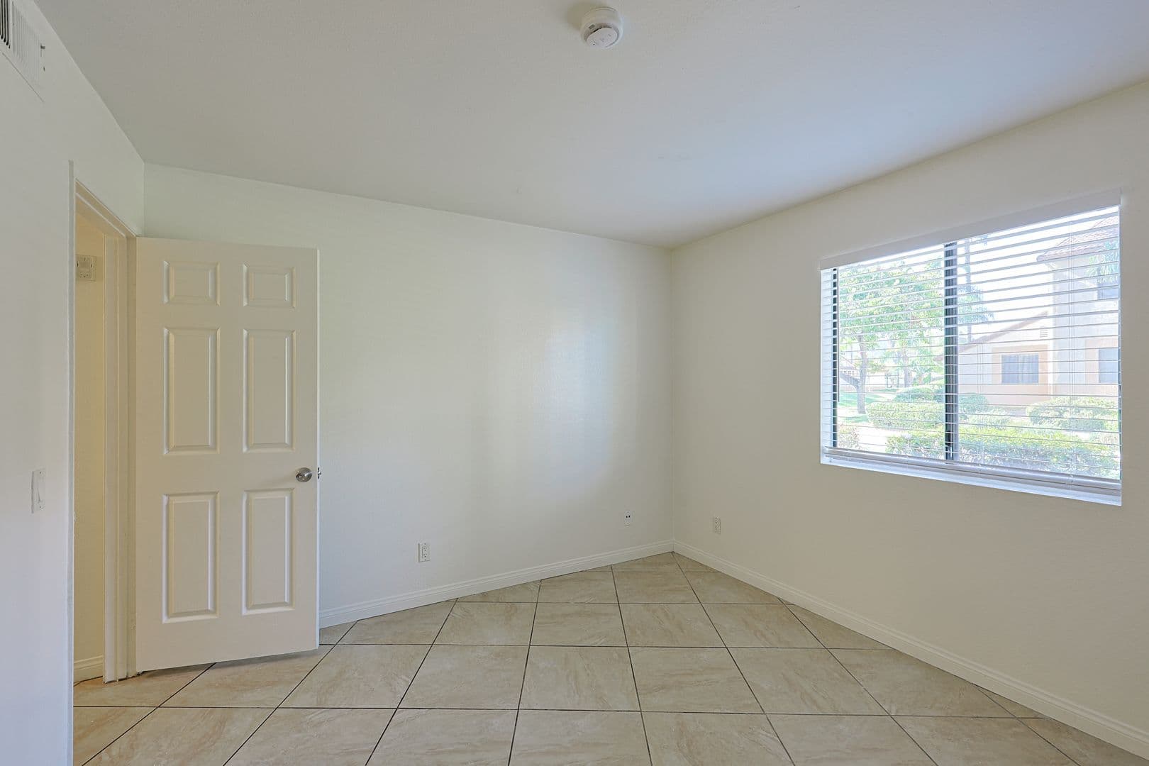 El Cajon House: 12190 Cuyamaca College Dr E #1301