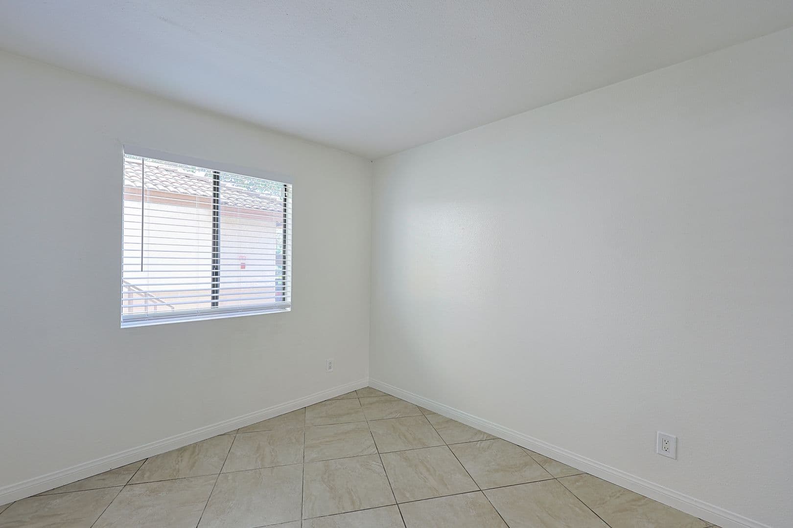 El Cajon House: 12190 Cuyamaca College Dr E #1301