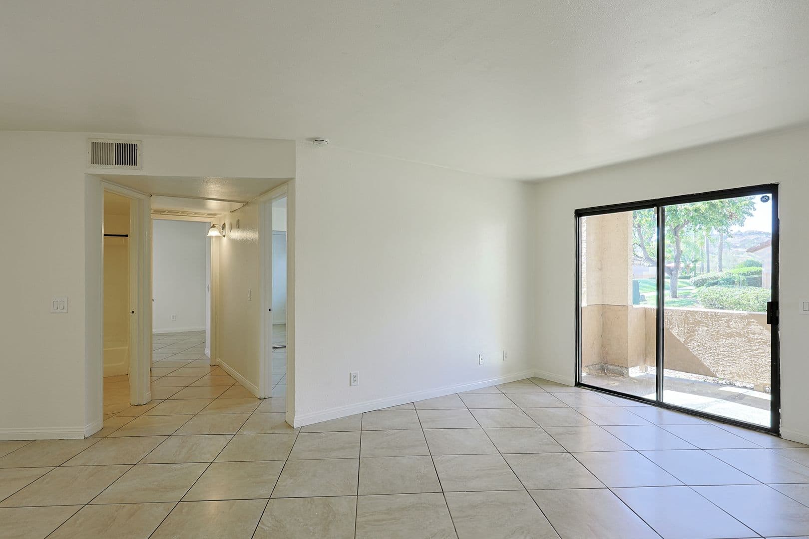 El Cajon House: 12190 Cuyamaca College Dr E #1301