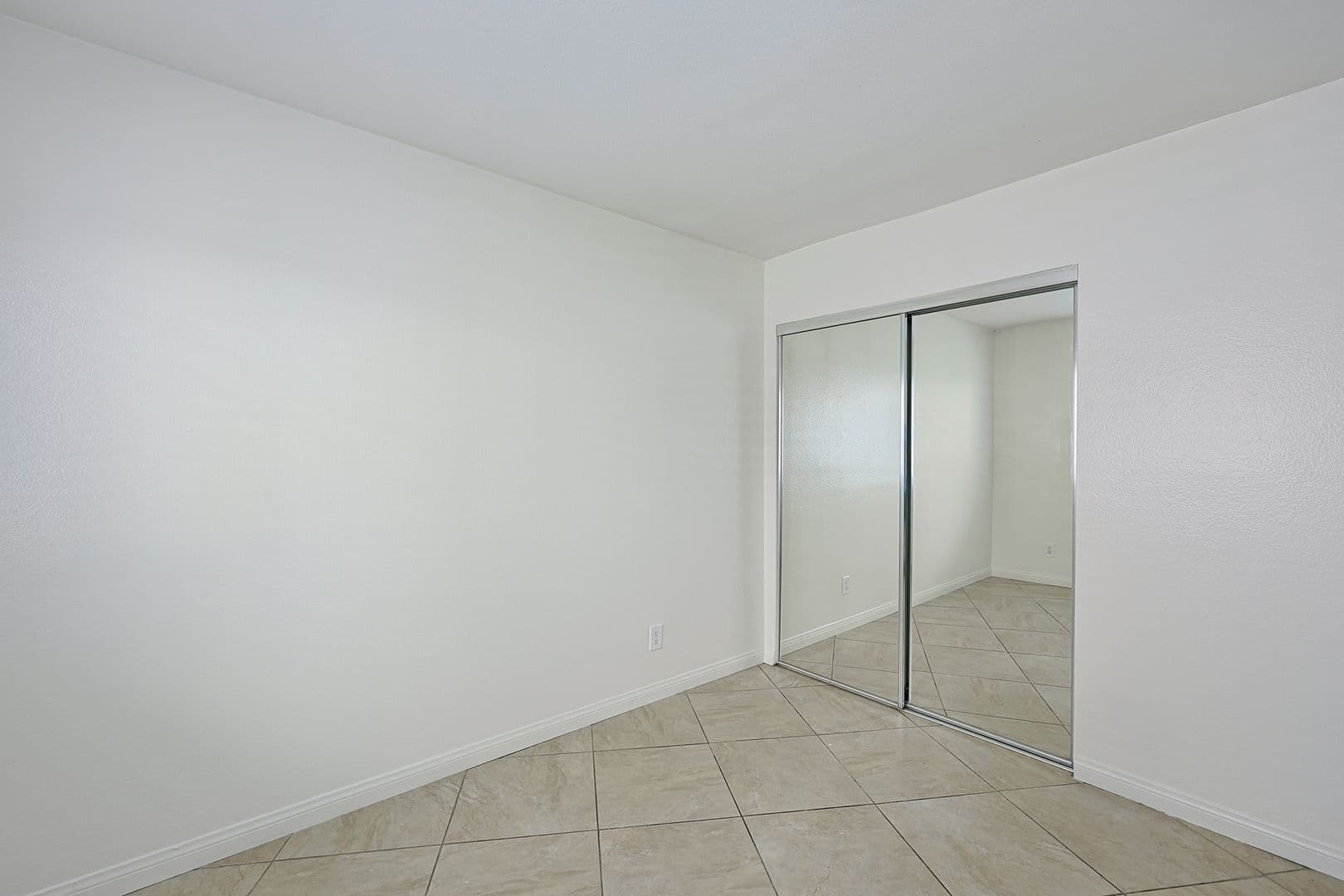 El Cajon House: 12190 Cuyamaca College Dr E #1301