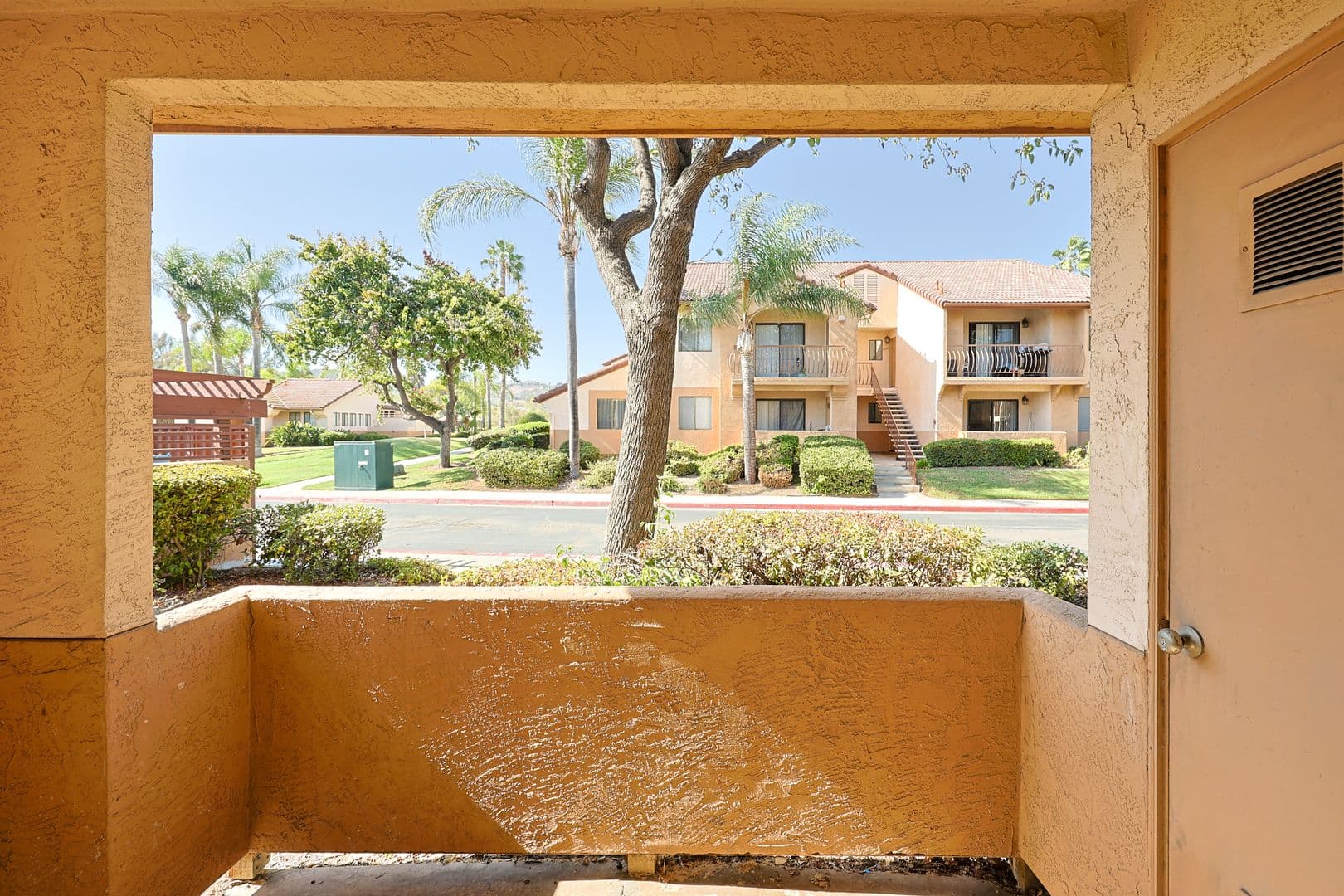 El Cajon House: 12190 Cuyamaca College Dr E #1301