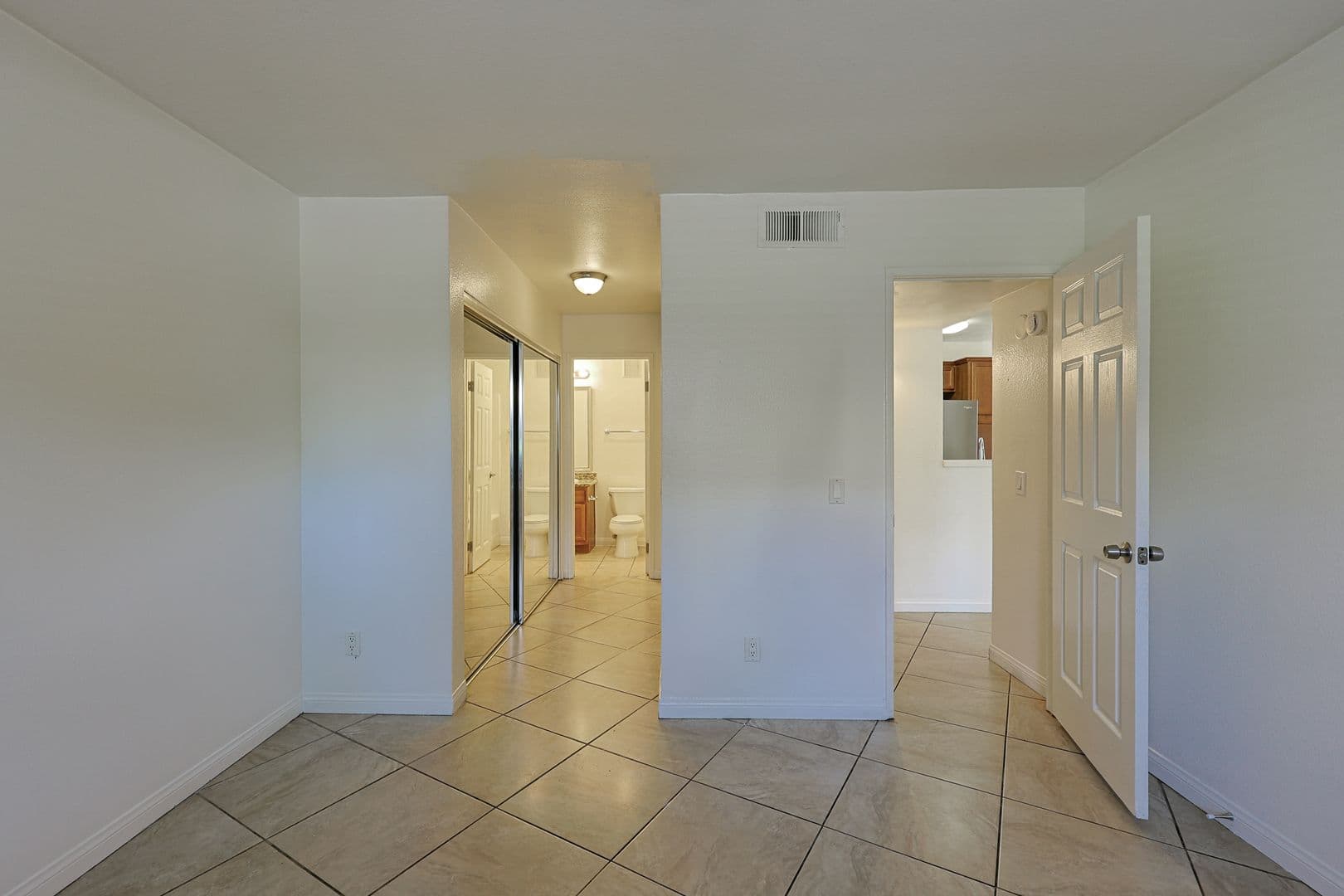 El Cajon House: 12190 Cuyamaca College Dr E #1301