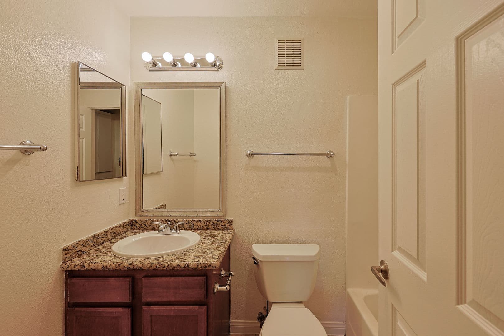 El Cajon House: 12190 Cuyamaca College Dr E #1301