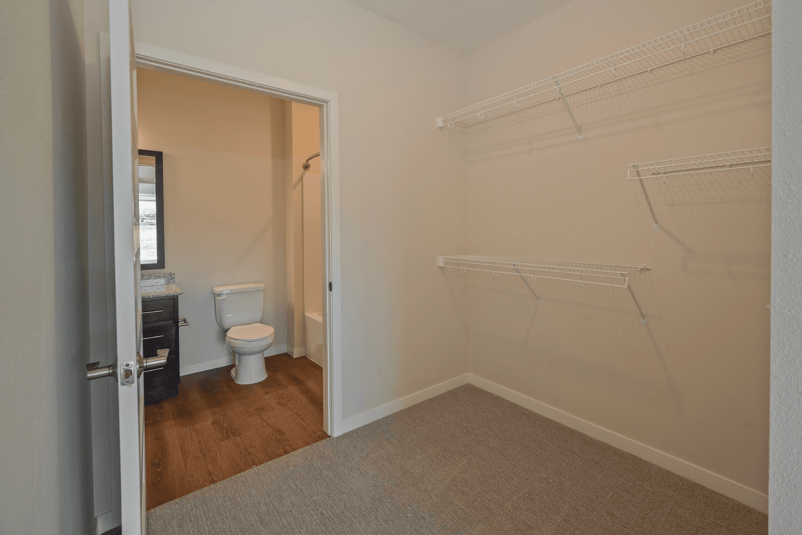 Helena Apartment: 2845 N. Sanders St. - Summerville Flats